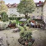 Rymlig Och Modern Laegenhet I Lugnt Laege